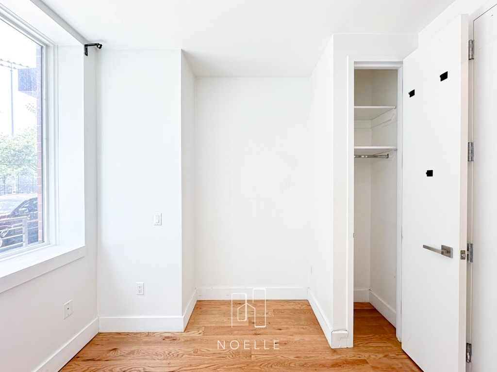 87 Montrose Avenue - Photo 2