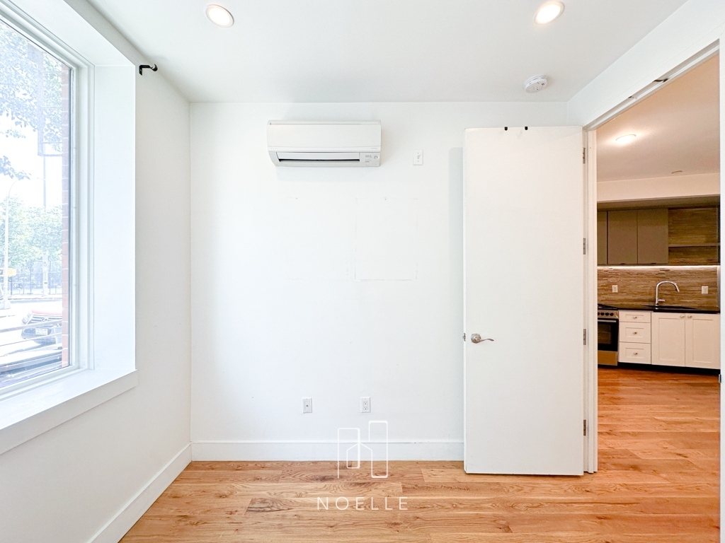 87 Montrose Avenue - Photo 4