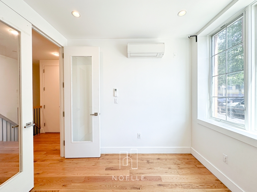 87 Montrose Avenue - Photo 6