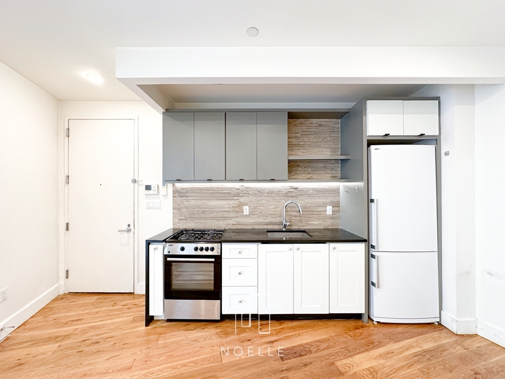 87 Montrose Avenue - Photo 1