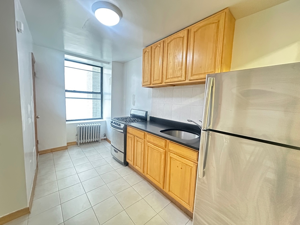 852 Amsterdam Avenue - Photo 0