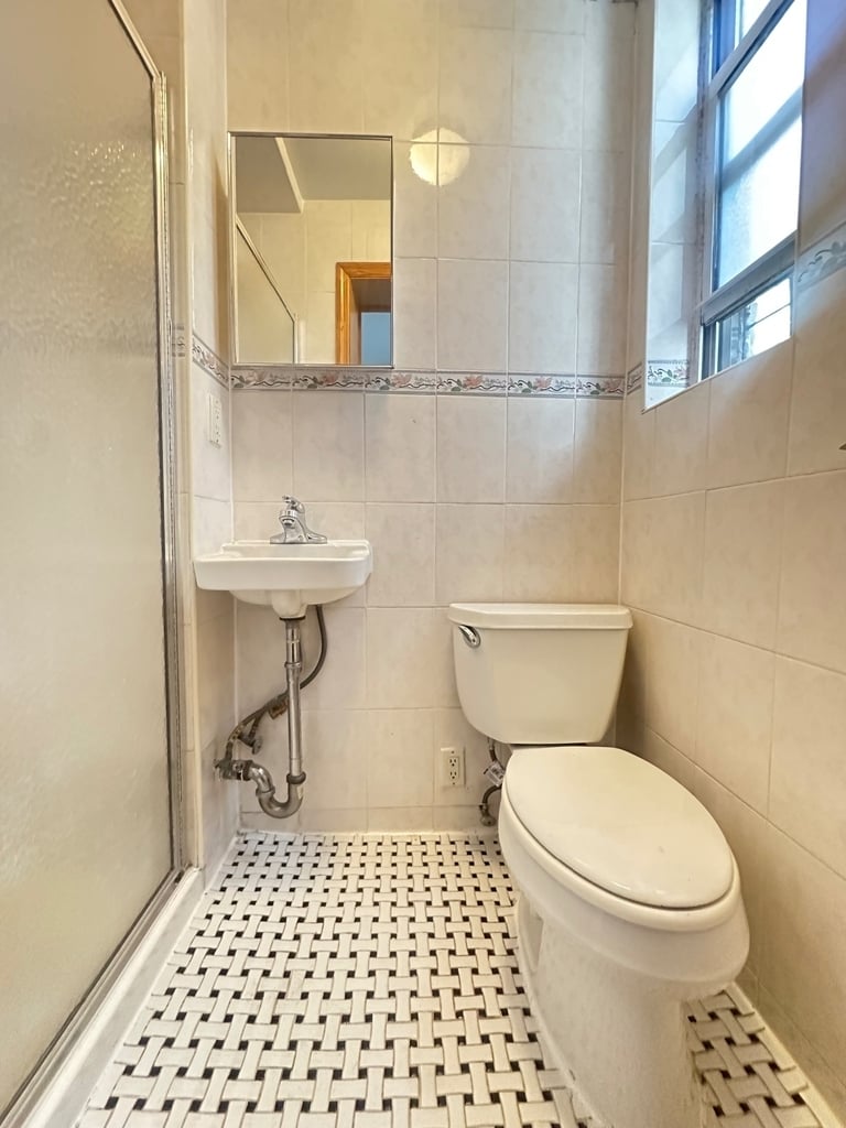 852 Amsterdam Avenue - Photo 3