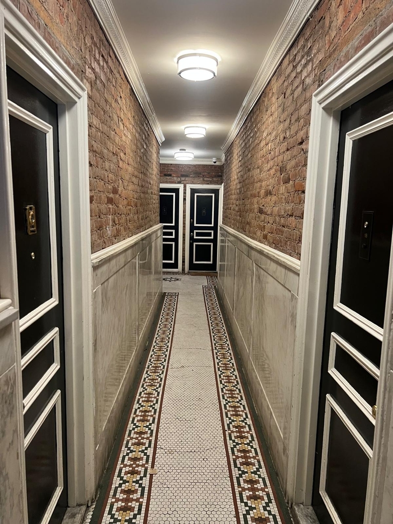 East 58th Street - Photo 7