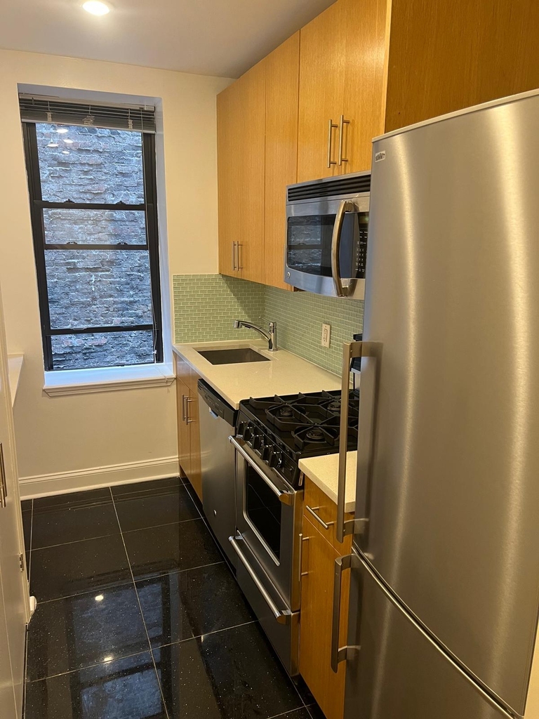 East 58th Street - Photo 3
