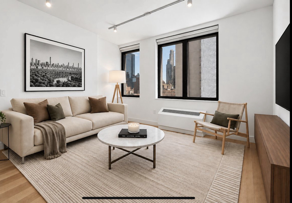 West 45th - Photo 2