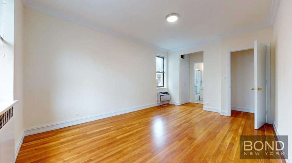 1680 York Avenue - Photo 1