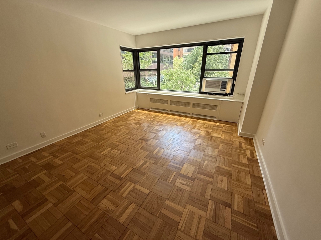 412 East 55th Street - Photo 1