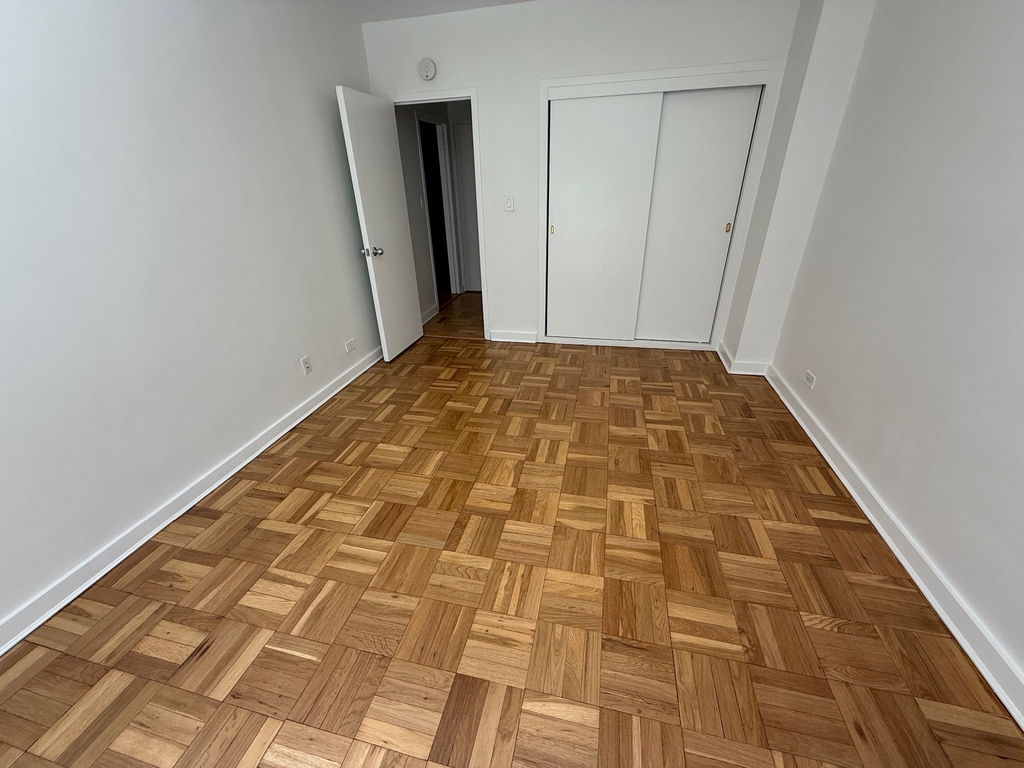 412 East 55th Street - Photo 7