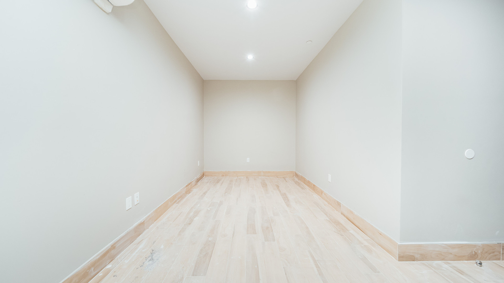 2825 Snyder Avenue - Photo 8