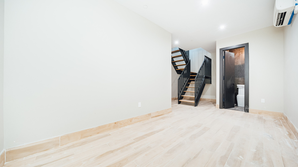 2825 Snyder Avenue - Photo 3
