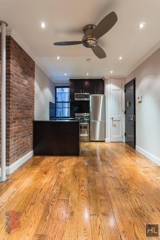 West 52nd Street - Photo 3