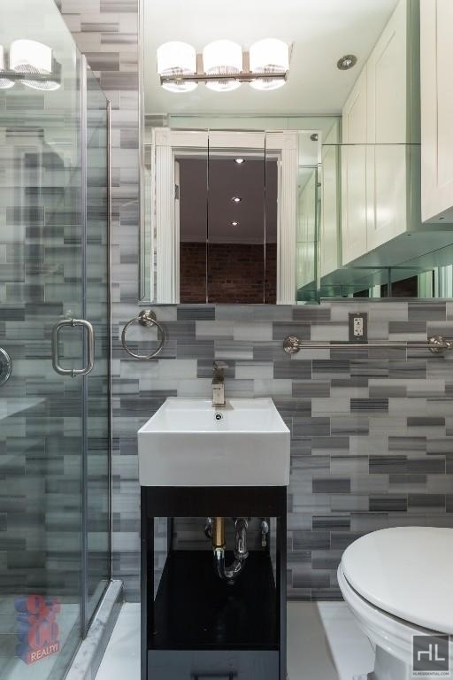 West 52nd Street - Photo 8