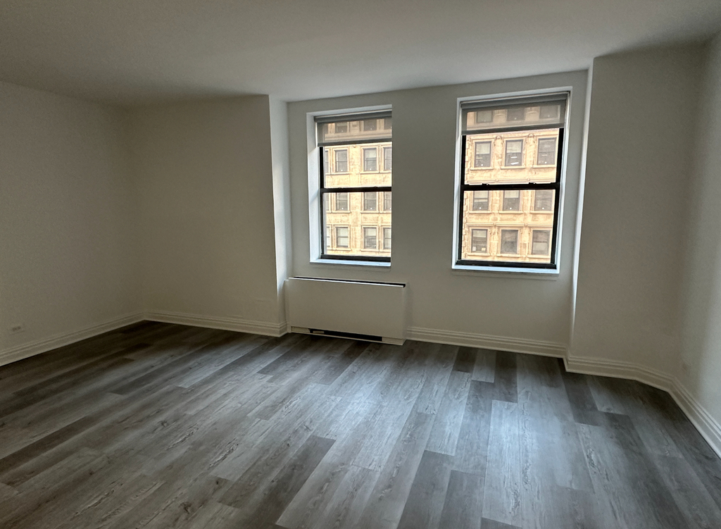 West 34th Street - Photo 11