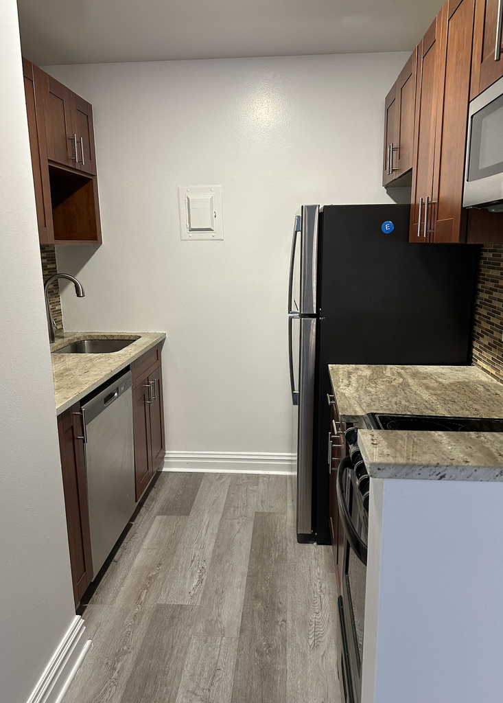 West 34th Street - Photo 5