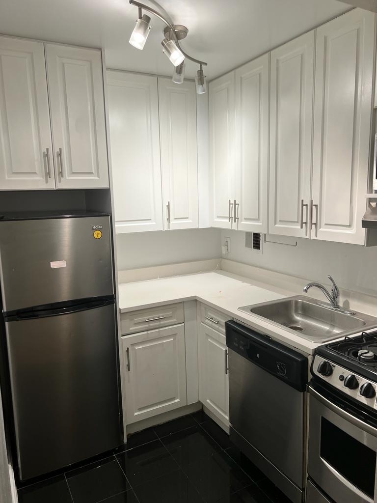 East 76th Street - Photo 0