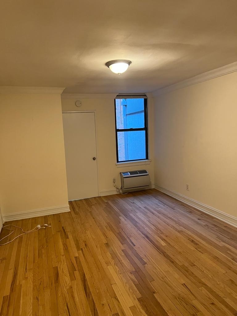 East 76th Street - Photo 3