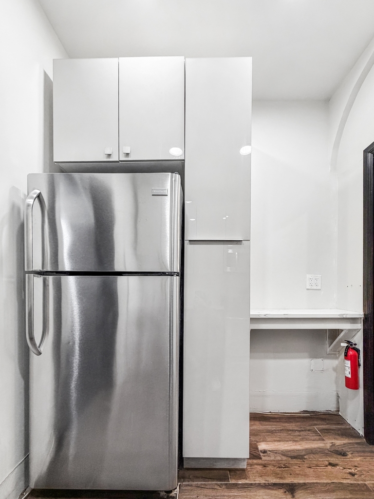 248 Vernon Avenue - Photo 4