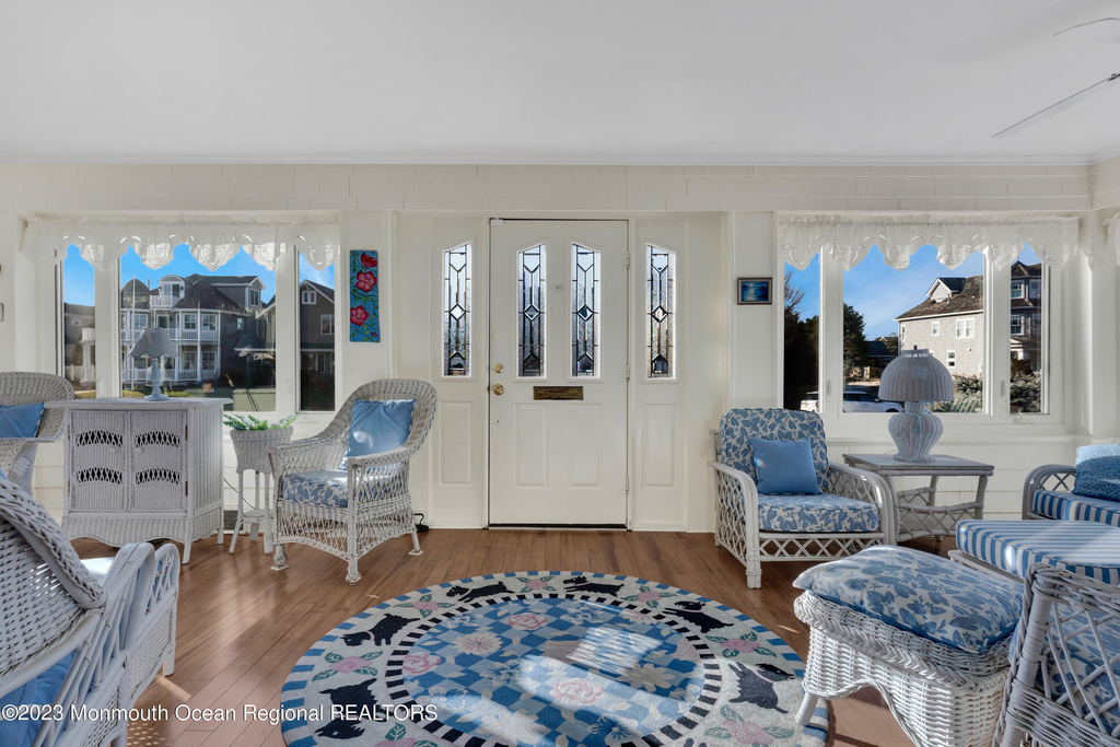 5 New York Boulevard - Photo 4
