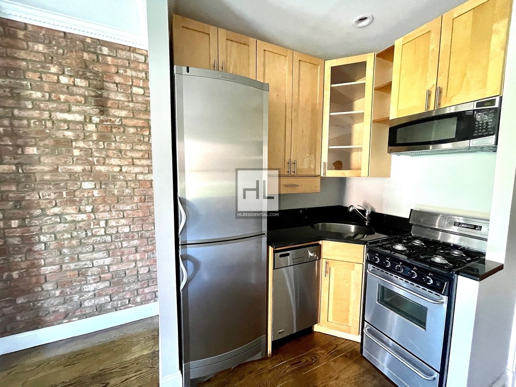 10th Ave. - Photo 3
