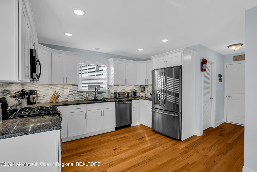 132 Chelton Avenue - Photo 9