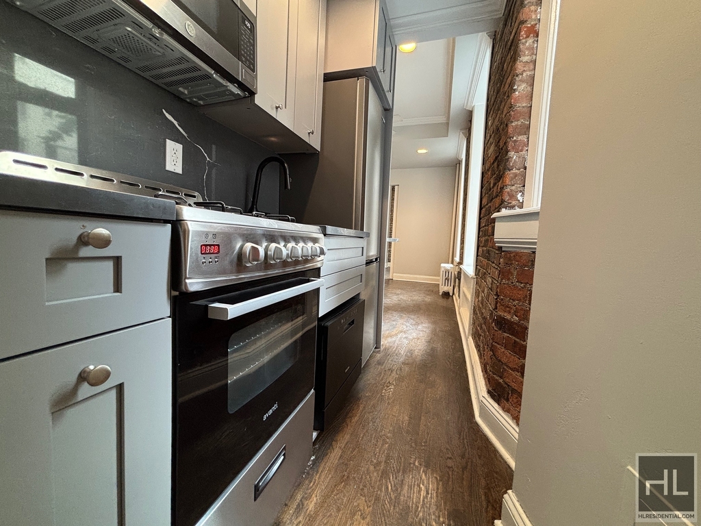 East 13th Street - Photo 9