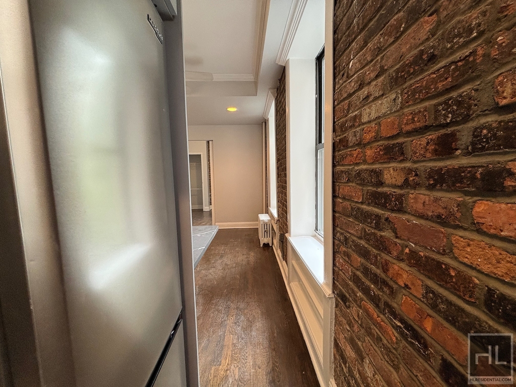 East 13th Street - Photo 8