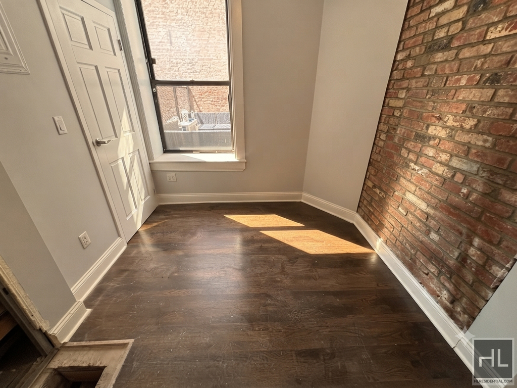 East 13th Street - Photo 12