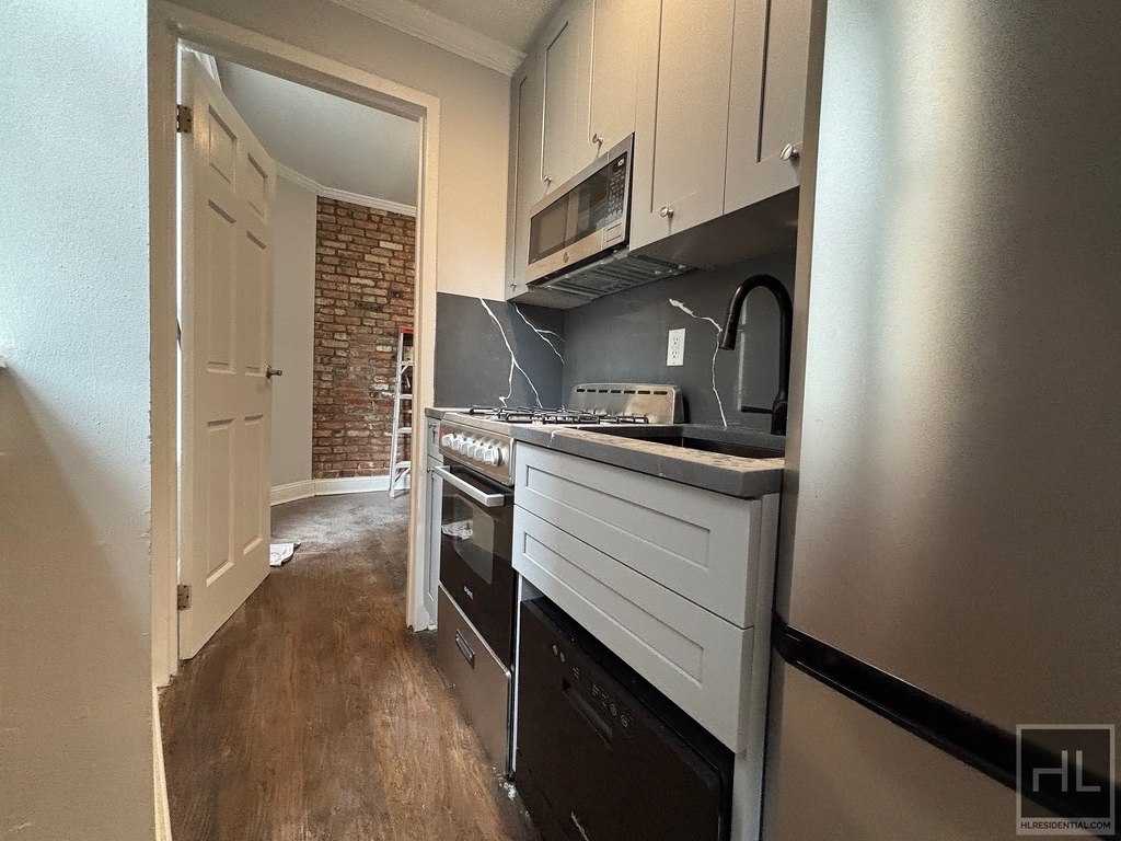 East 13th Street - Photo 11