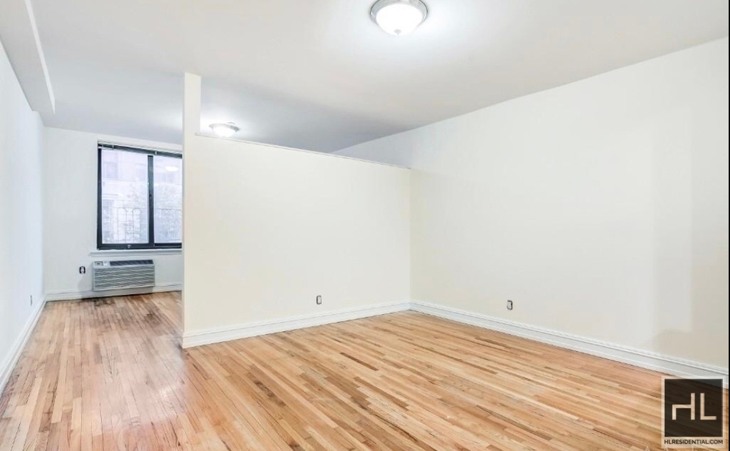 1 Avenue - Photo 1