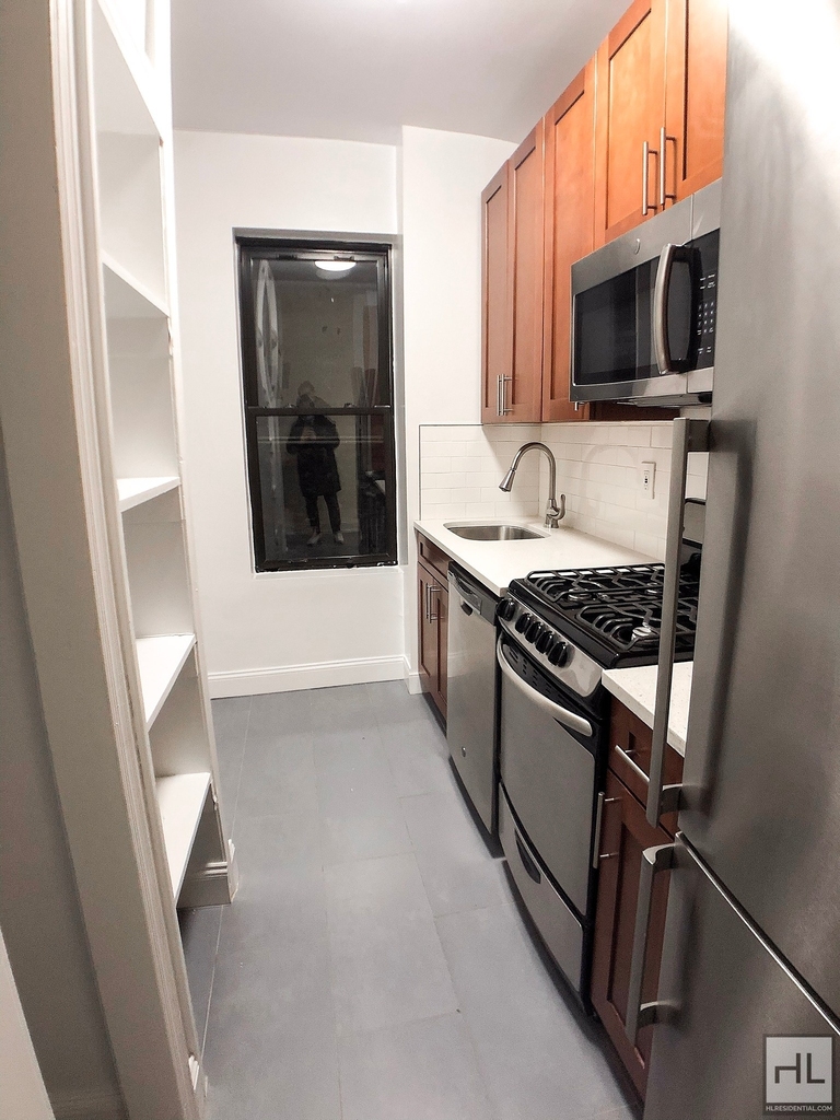 East 58 Street - Photo 6