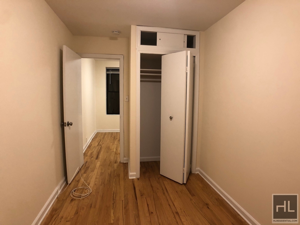 East 58 Street - Photo 5
