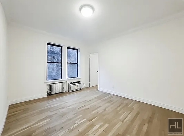 East 58 Street - Photo 0