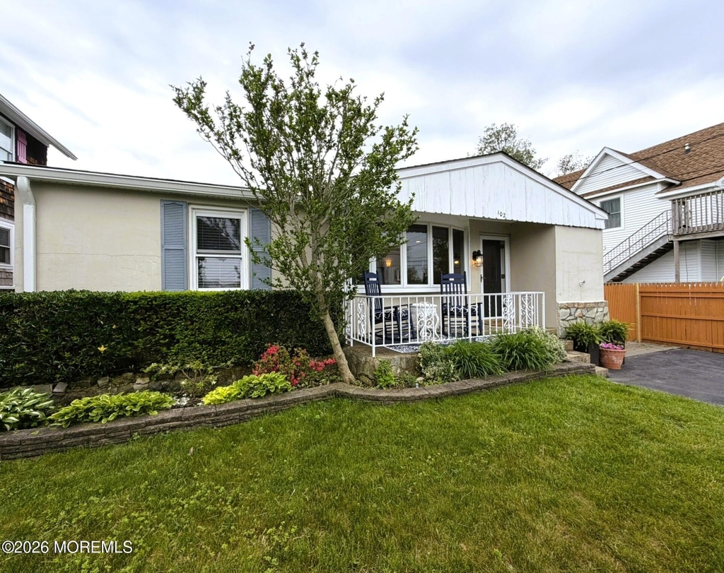 102 Columbia Avenue - Photo 0