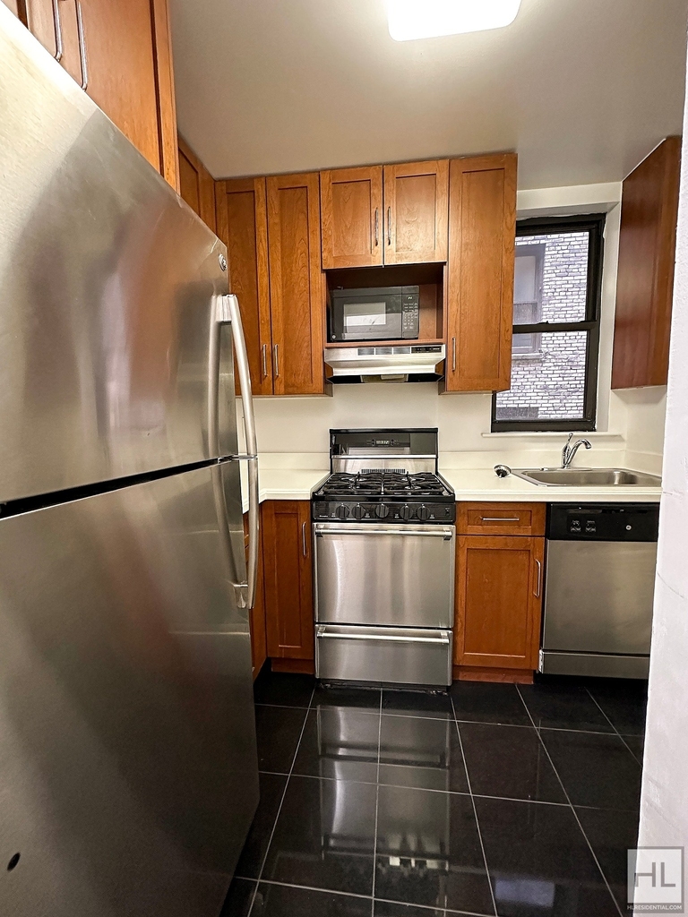 East 63 Street - Photo 8