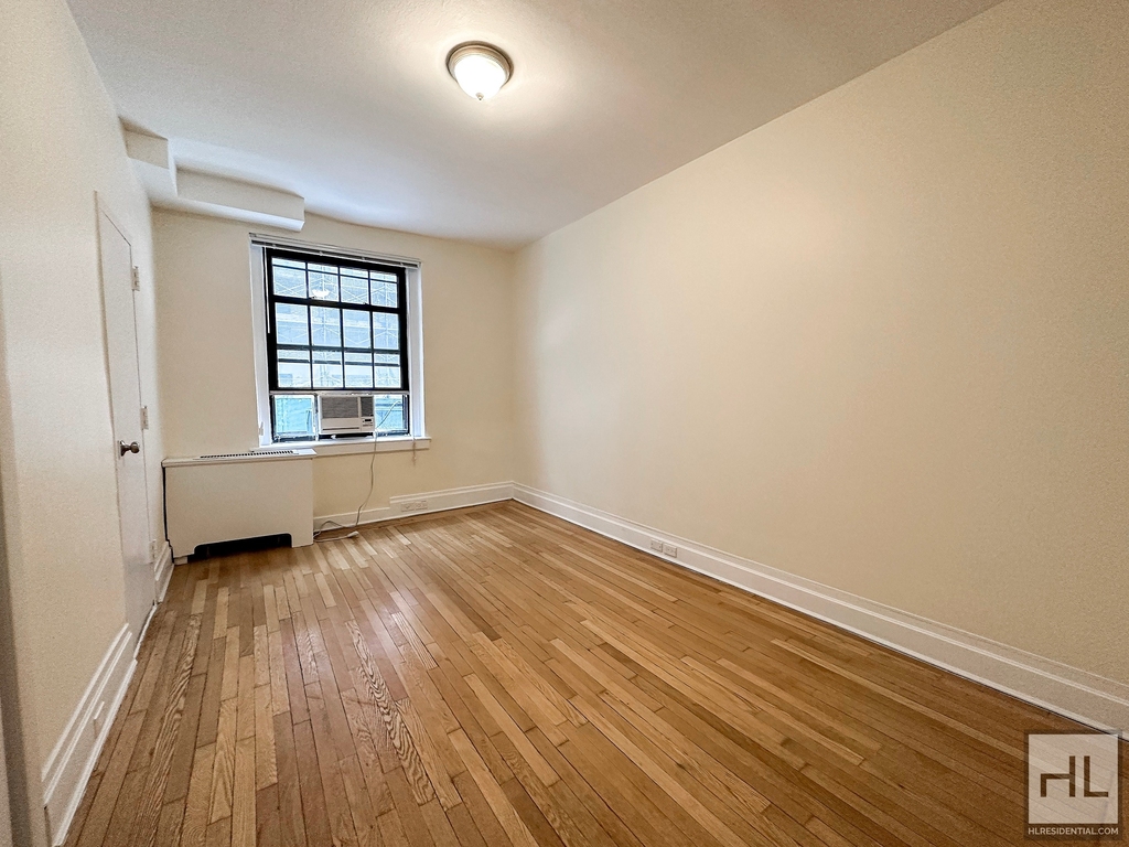 East 63 Street - Photo 2