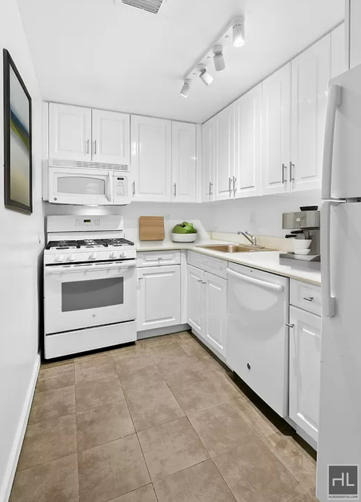 East 12th Street - Photo 2