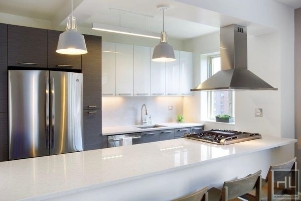 1st Avenue - Photo 1