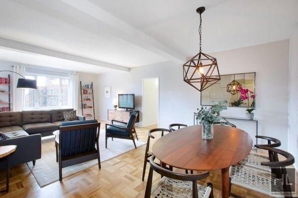 1st Avenue - Photo 0