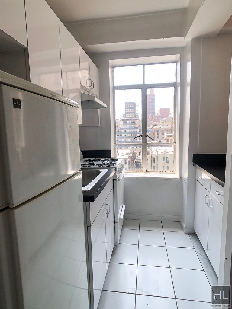East 38 Street - Photo 1