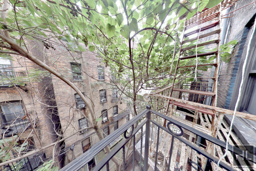 W 52nd St. - Photo 3