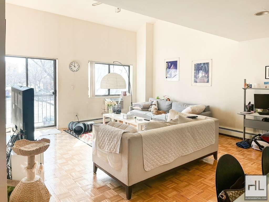 Eliot Avenue - Photo 1