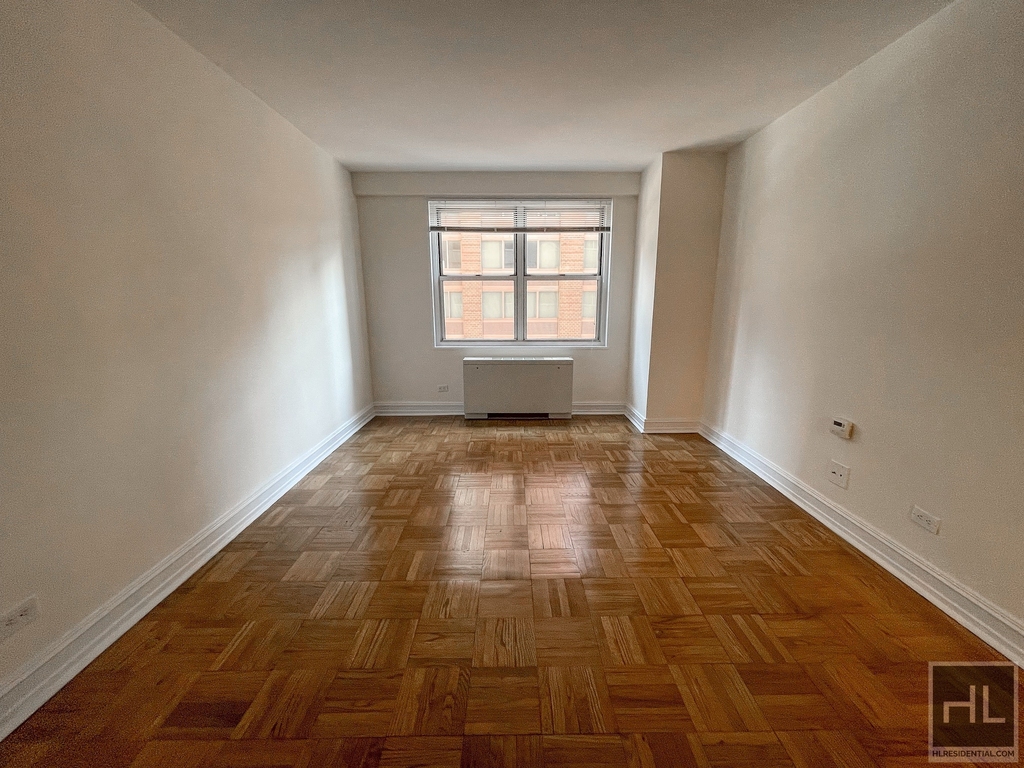 8th Avenue - Photo 5