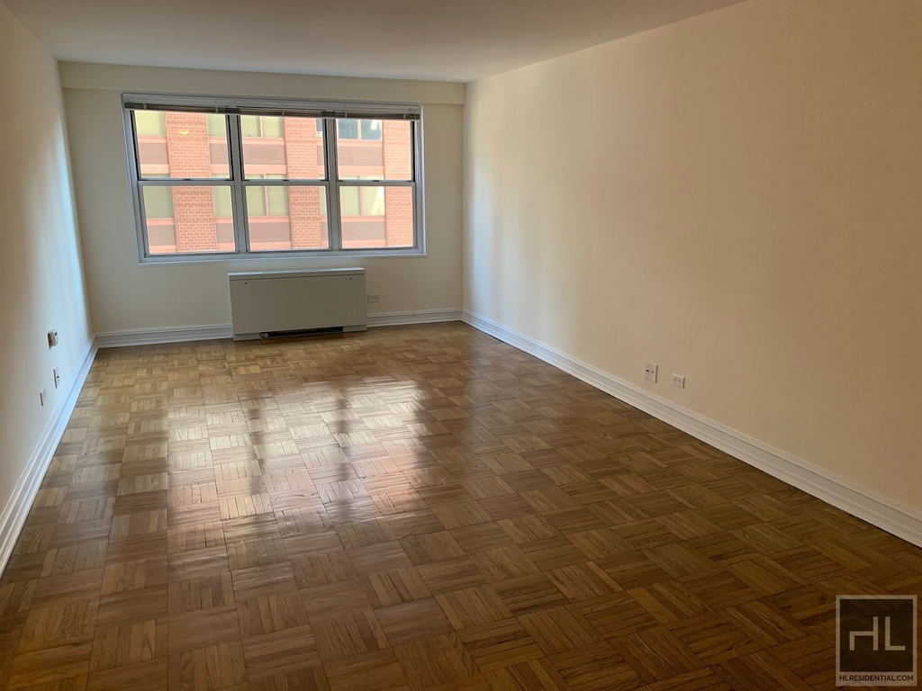 8th Avenue - Photo 6