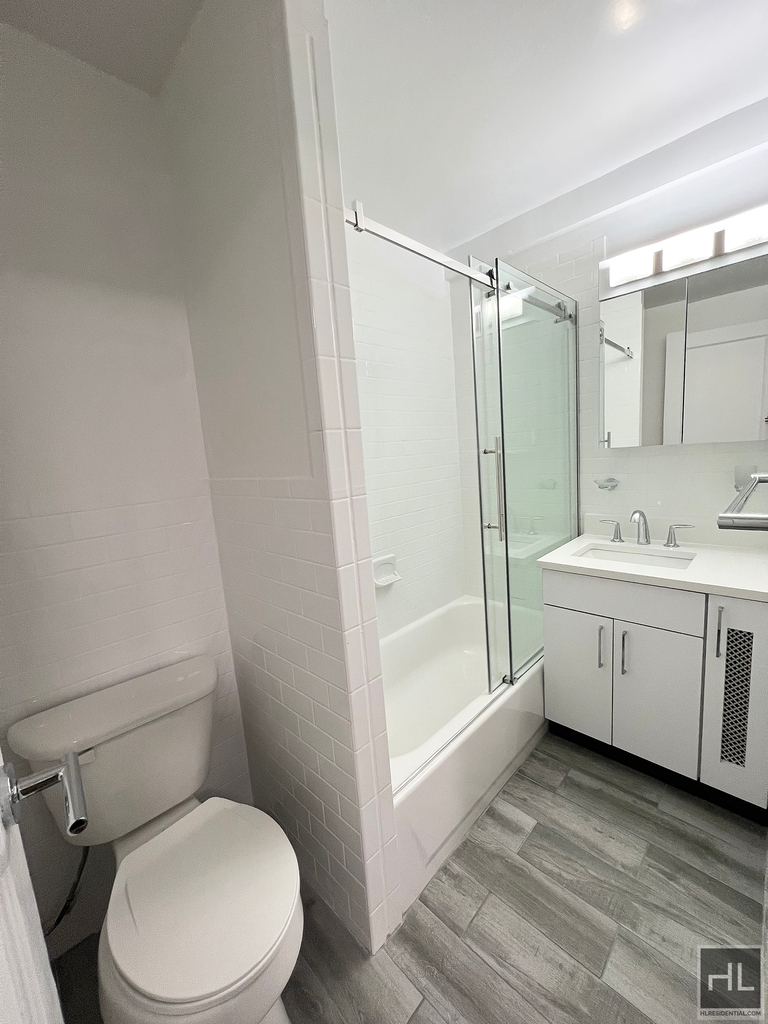 East 38 Street - Photo 4