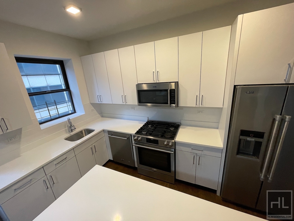 West 55 Street - Photo 2