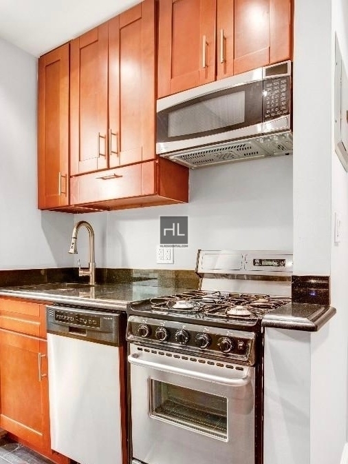 West 53 Street - Photo 2