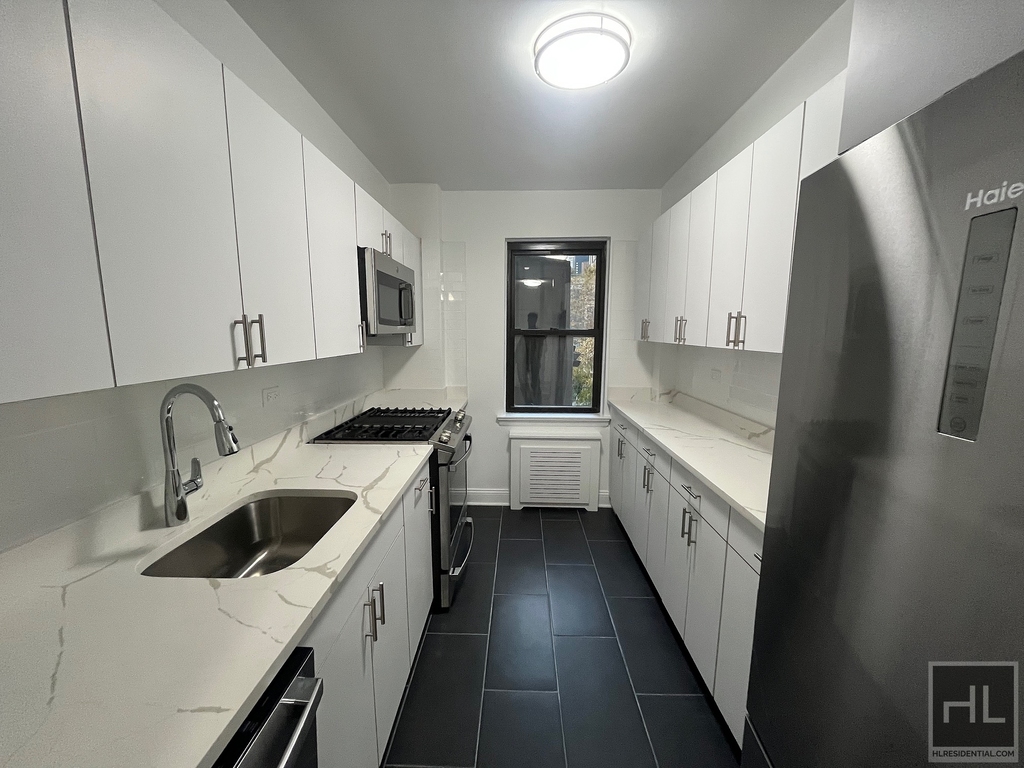 Beekman Place - Photo 2