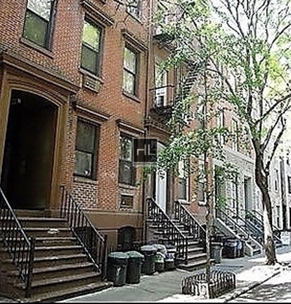 W 21st St. - Photo 4