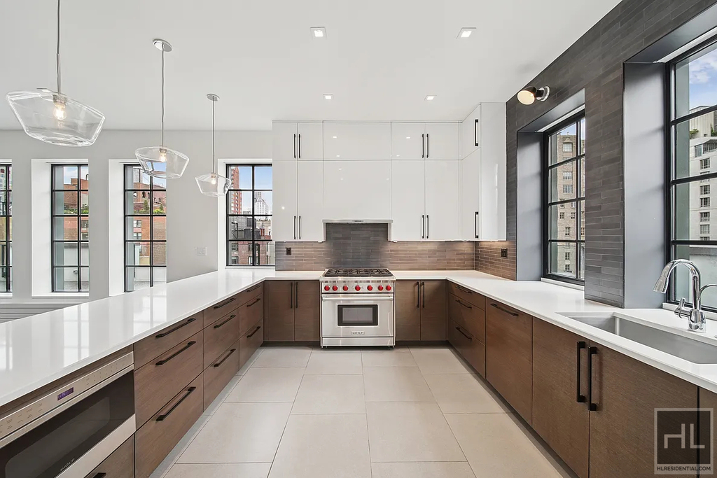 East 80th Street - Photo 3
