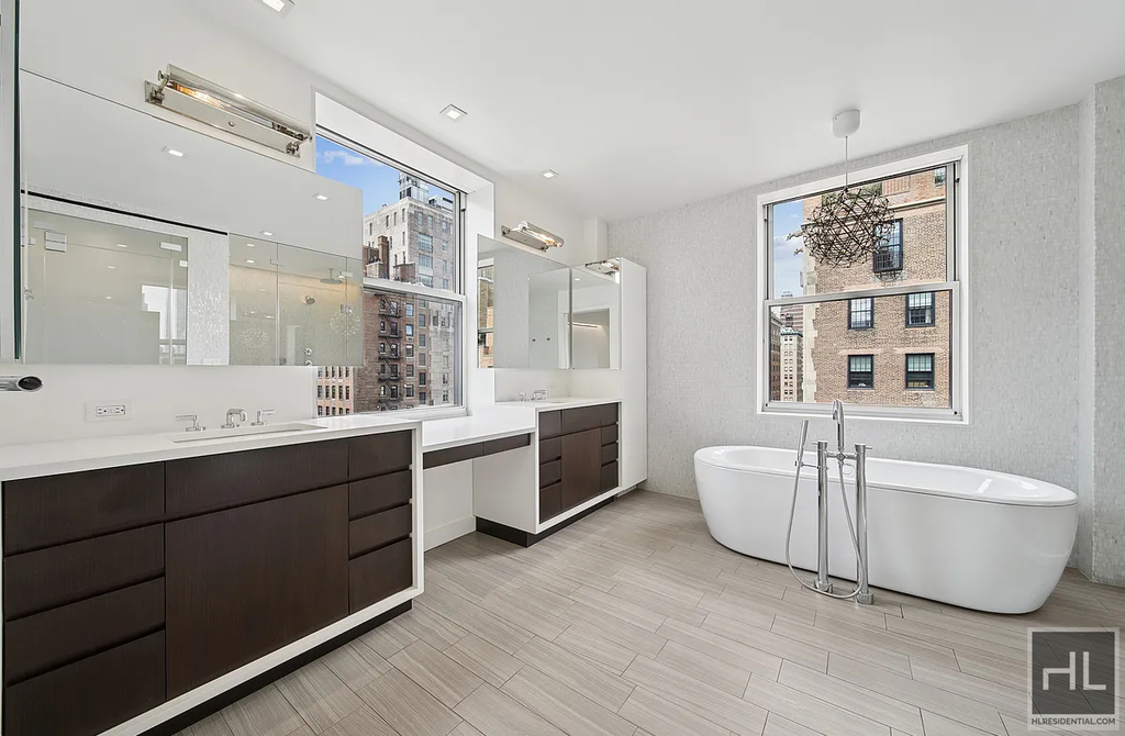 East 80th Street - Photo 4